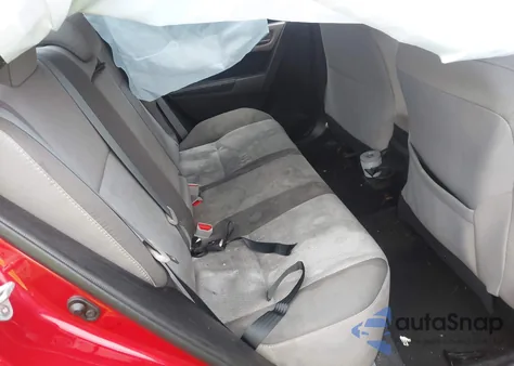 2017 Toyota Corolla Le z USA, uszkodzony, nr VIN 5YFBURHE9HP693783